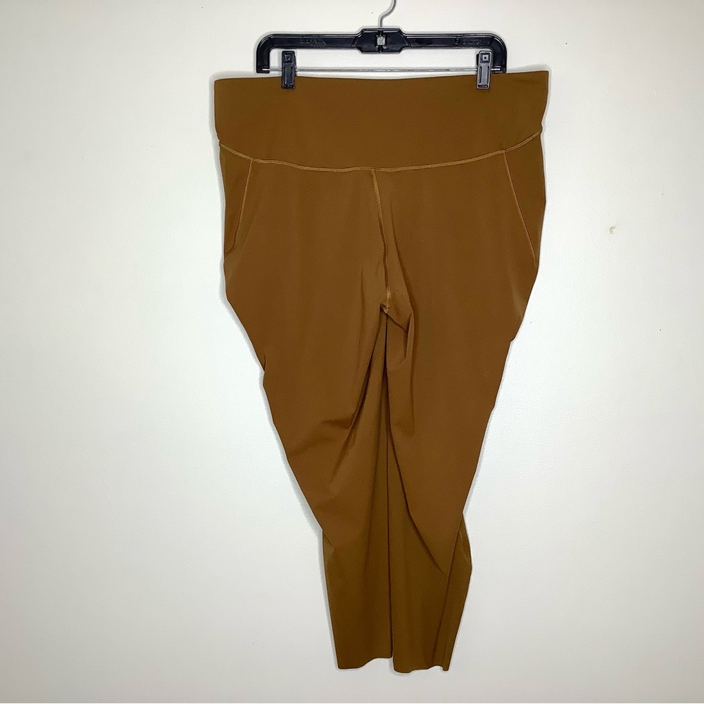 < Lululemon Base Pace High-Rise Running Tight size 20 > - Picture 3 of 6